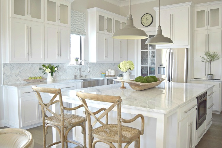 White-Carrara-Modern-Kitchen3