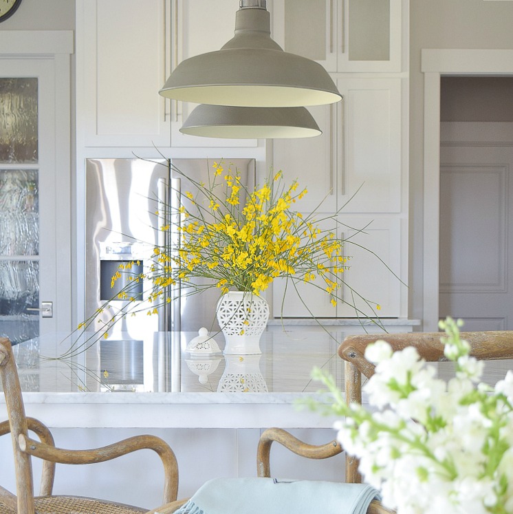 benjamin moore decorators white paint white farmhouse kitchen white career marble