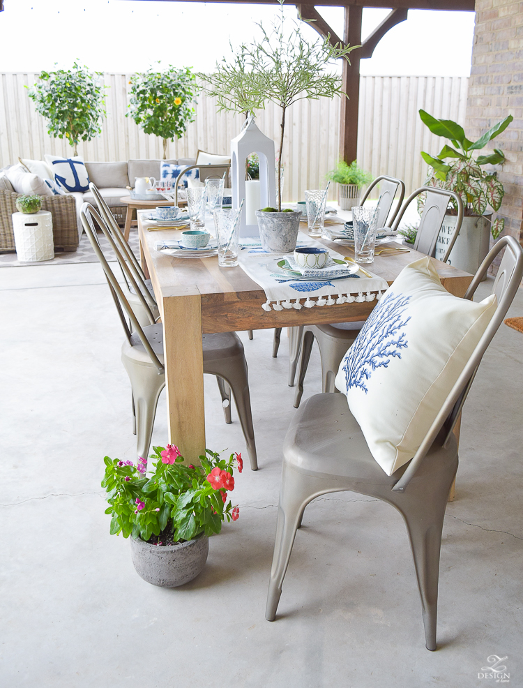 outdoor dining entertaining area