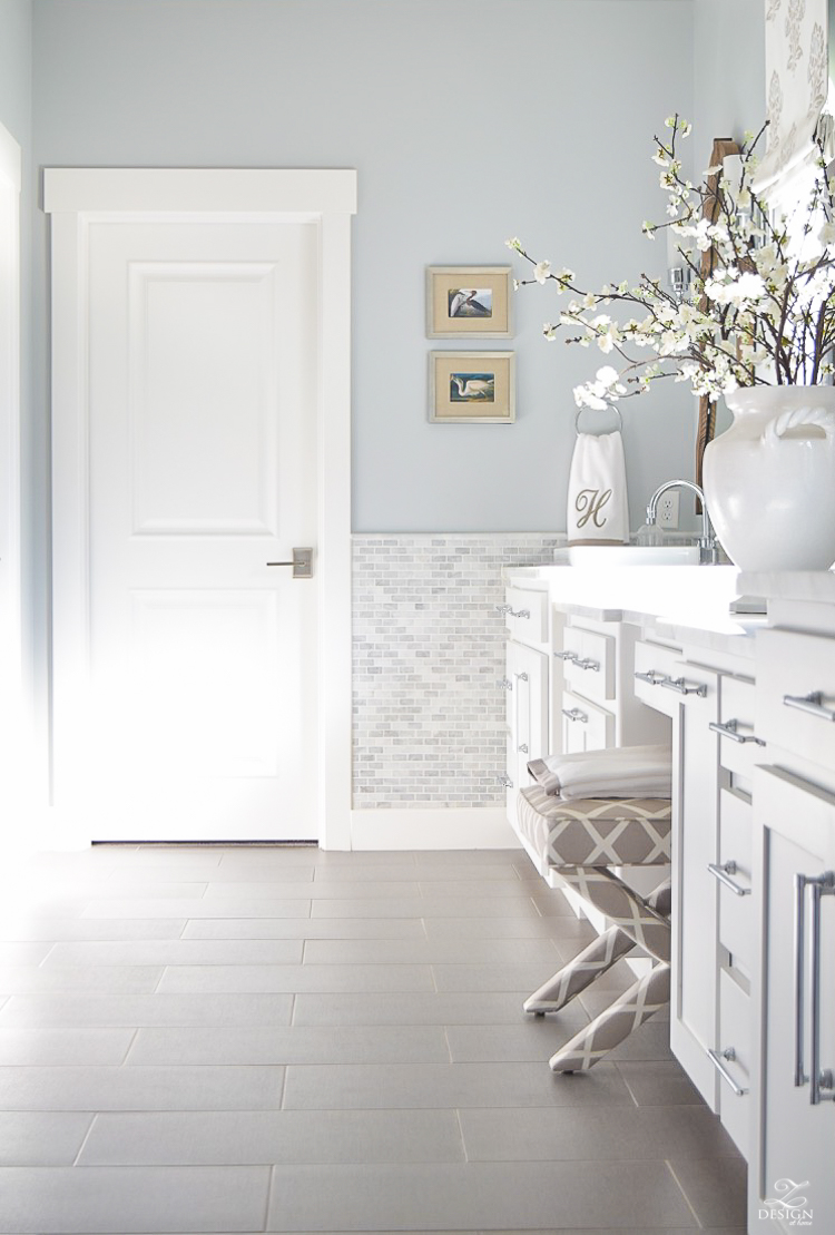 neutral transitional master bath white cabinets carrara marble benjamin moore silver lake -4