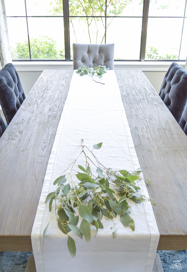 Easy-Fall-Table-Centerpiece-with-Seeded-Eucalyptys-and-Peaches