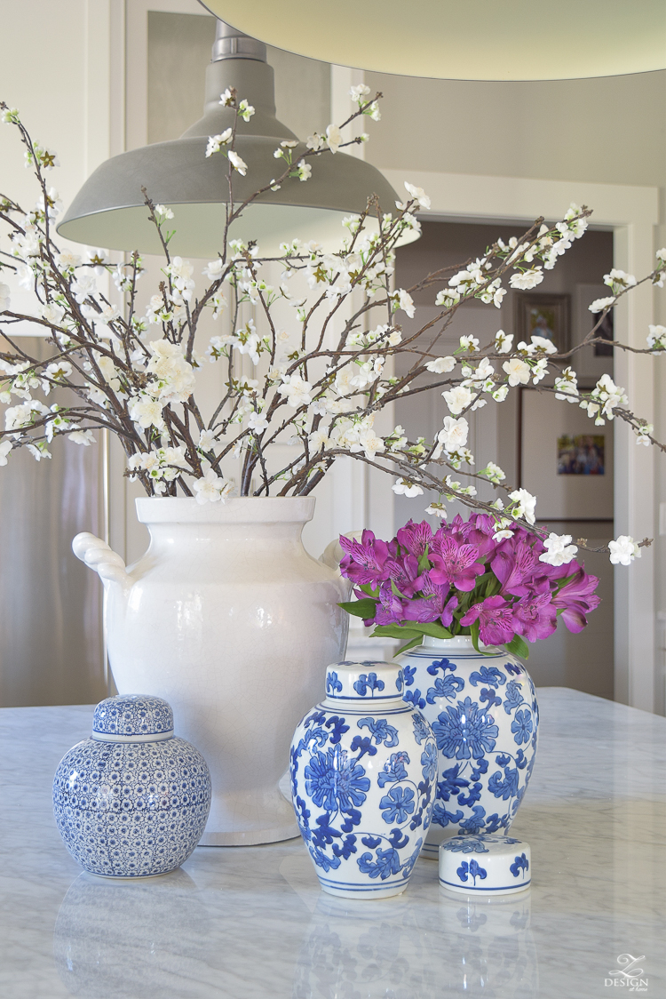 Kitchen-Island-styling-ideas-with-collection-of-vases-white-carrara-marble-farmhouse-pendants-chinoserie-blue-and-white-vases