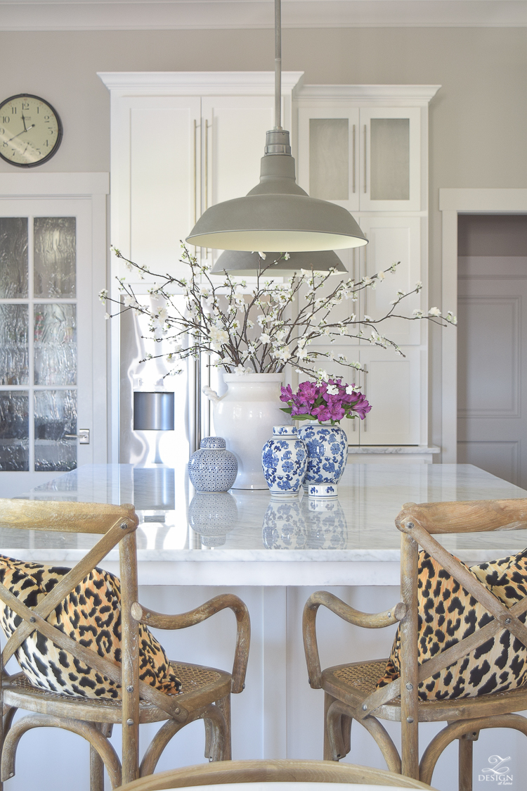 kitchen-island-styling-ideas-with-collection-of-vases-white-carrara-marble-farmhouse-pendants-chinoserie-blue-and-white-vases-8