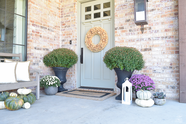 fall-front-porch-fall-flowers-mums-black-planters-mission-style-door-sherwin-williams-exterior-paint-color-mortor-washed-brick-outdoor-bench-monogrammed-coir-door-mat-6