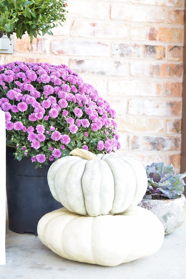 fall-front-porch-fall-flowers-mums-black-planters-mission-style-door-sherwin-williams-exterior-paint-color-mortor-washed-brick-outdoor-bench-monogrammed-coir-door-mat-9