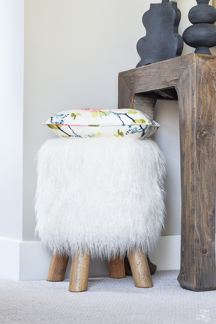 faux-fur-stool-with-wooden-legs-cozy-chic-bedroom-1