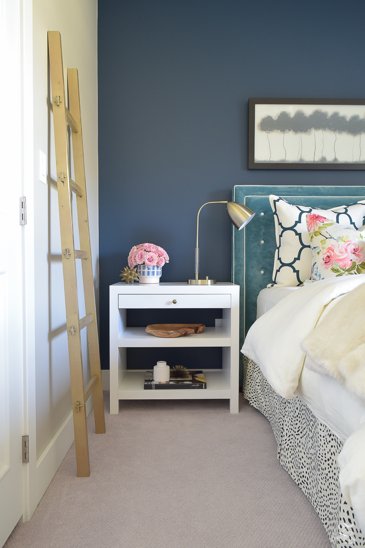 modern-white-side-table-navy-paint-by-benjamin-moore-gentlemans-gray-kravet-riad-curtains-2