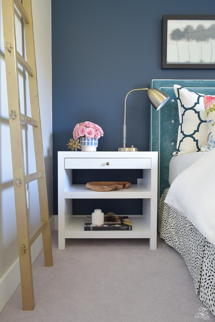 modern-white-side-table-navy-paint-by-benjamin-moore-gentlemans-gray-kravet-riad-curtains-3