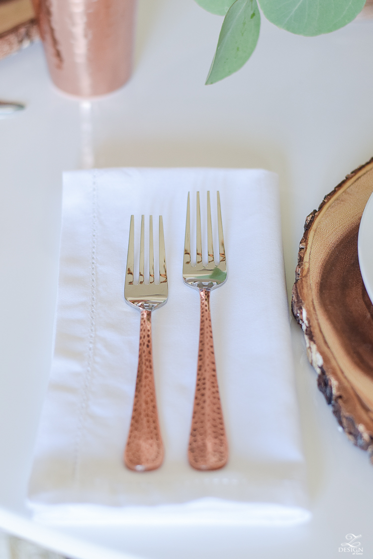 wood-slice-place-mat-white-tulip-table-copper-flatware-copper-tumbler-white-modern-farmhouse-kitchen-thanksgiving-entertaining-table-scape-8