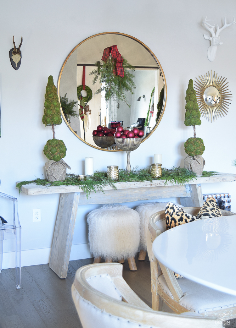 christmas-home-tour-round-gold-mirror-christmas-styling-decor-white-tulip-table-natural-garland-4