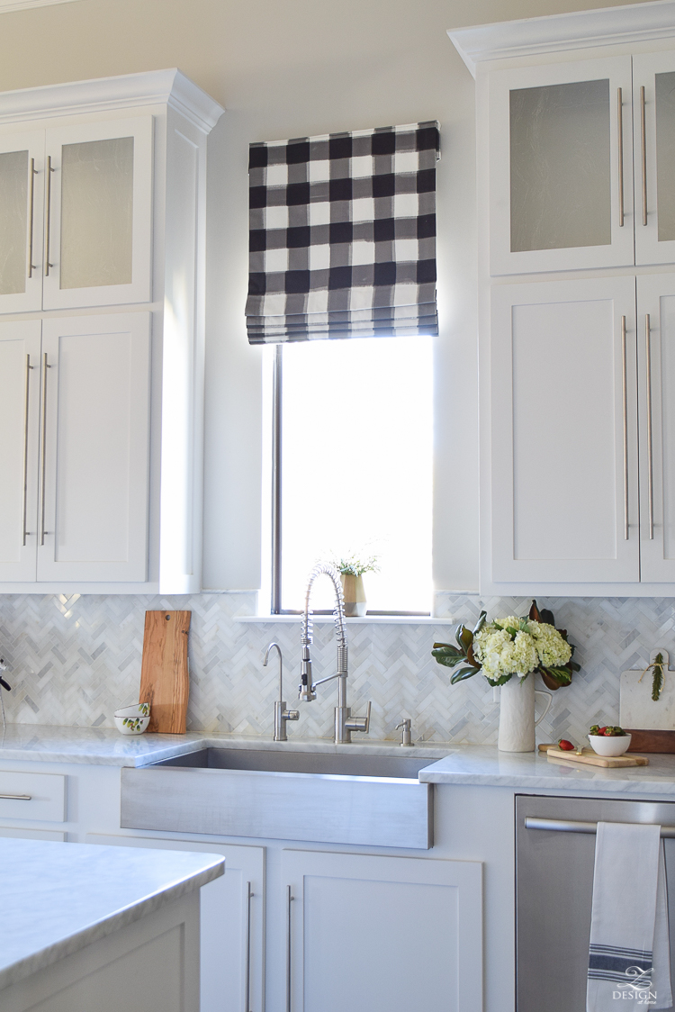 the-drawn-company-faux-roman-shade-with-caitlin-wilson-buffalo-check-fabric-white-farmhouse-kitchen-with-white-carrara-marble-and-herringbone-backsplash-3