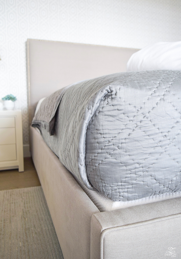 how to make a beautiful bed white sheets gray headboard geometric wallpaper-3