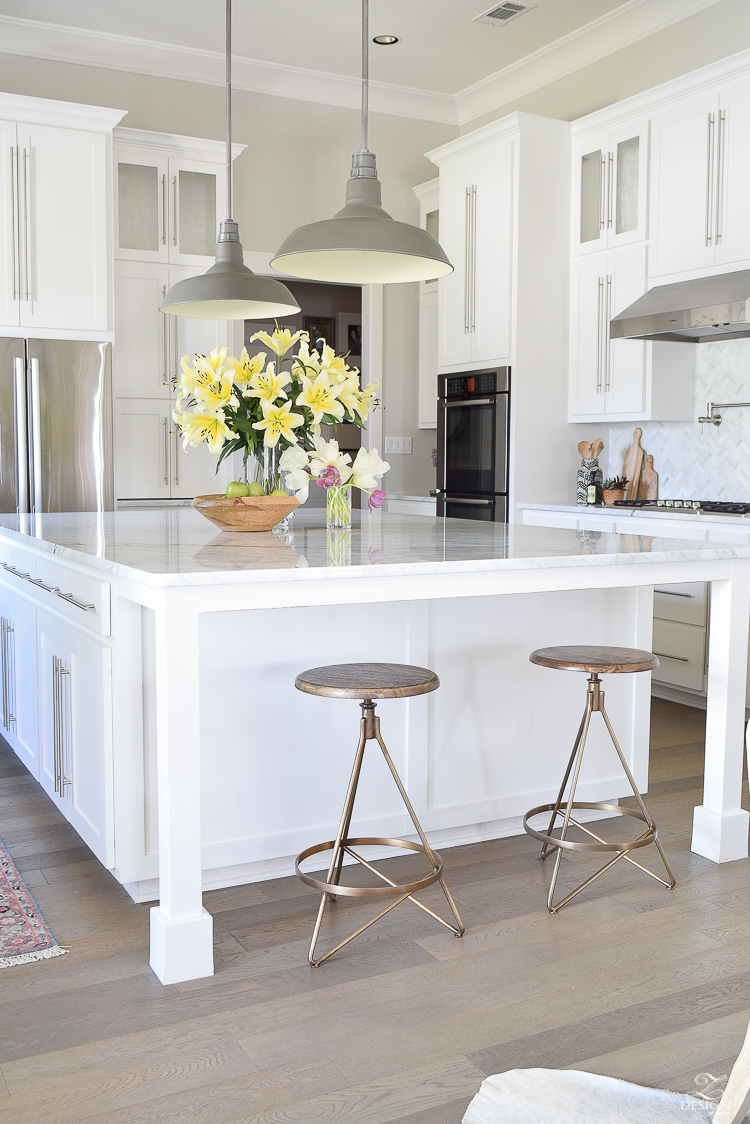 Best modern brass barstools white carrara marble counter tops white herringbone marble backsplash white modern farmhouse kitchen caitlin wilson rug-4