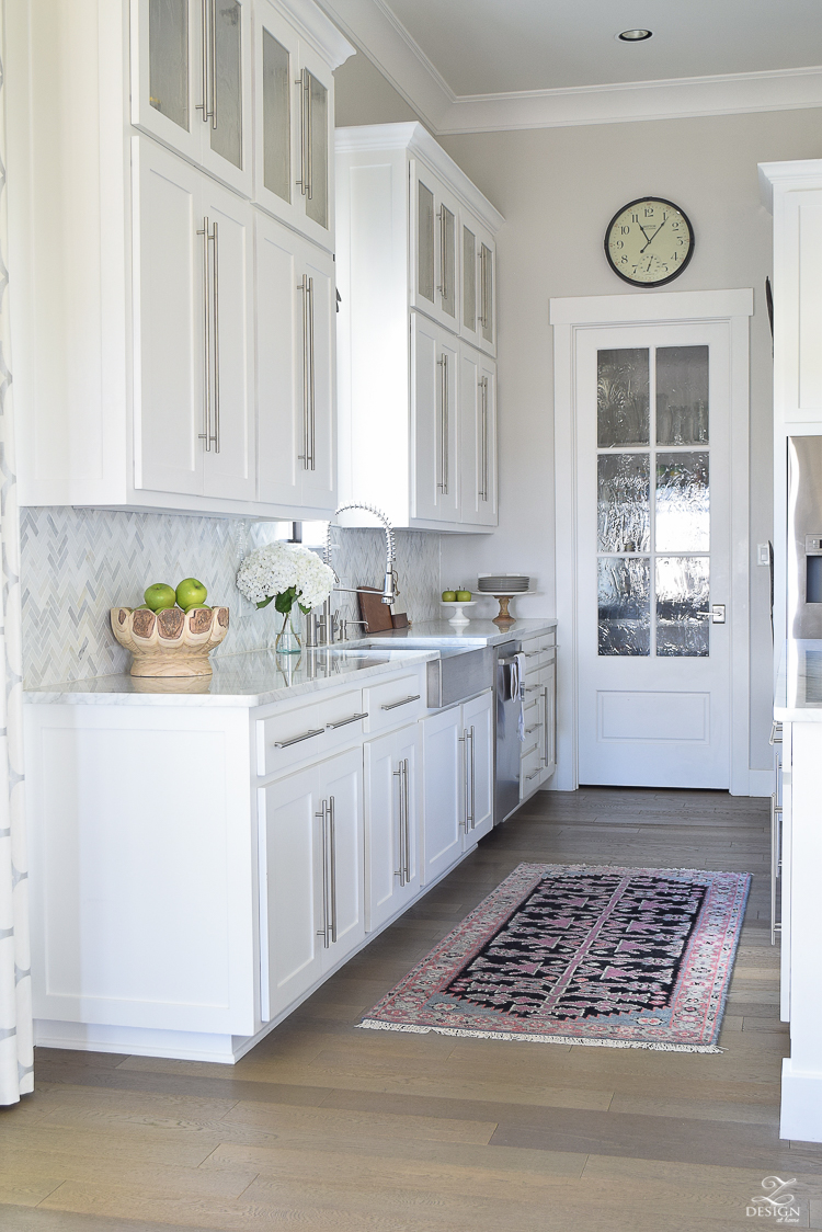 ZDeisgn At Home Spring In Full Swing Spring Tour easter lilies white modern farmhouse kitchen white carrara countertops backsplash stainless farmhouse sink caitlin wilson rugs