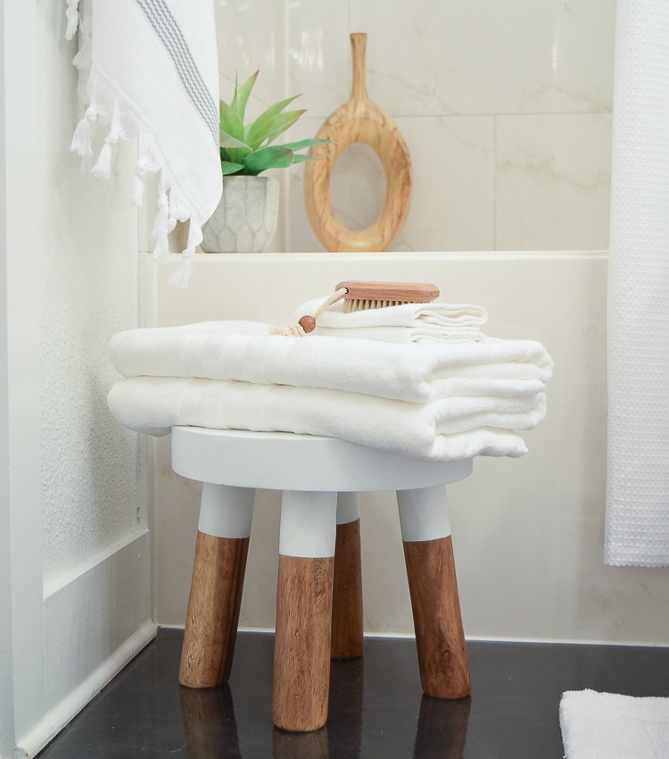 The Best Way to Fold A Bath Towel + the Softest Hotel Bath Towels