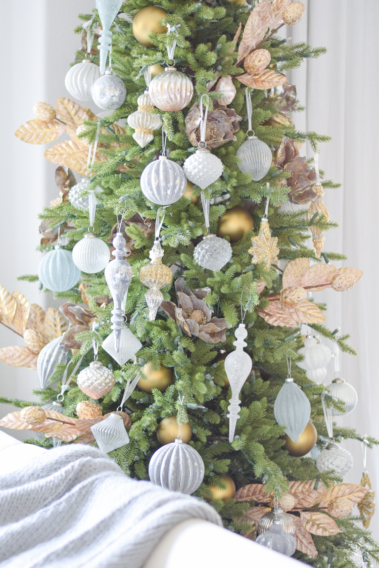 12 Bloggers Of Christmas tour + How to decorate a mixed metal tree