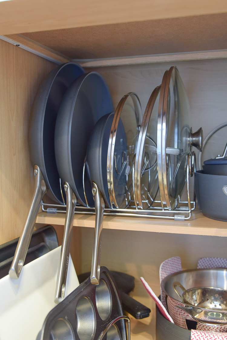 The best tools to organize your pots and pans - 6 slot organizer