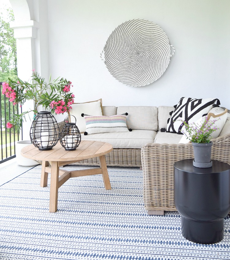 Favorite Outdoor Rugs Pillows This, Outdoor Patio Rugs And Pillows