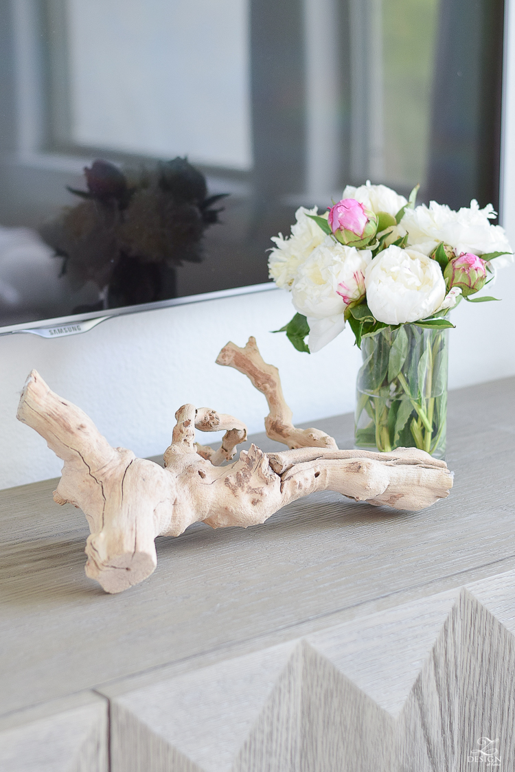 ZDesign AT Home Summer Home Tour - using driftwood for summer decorating