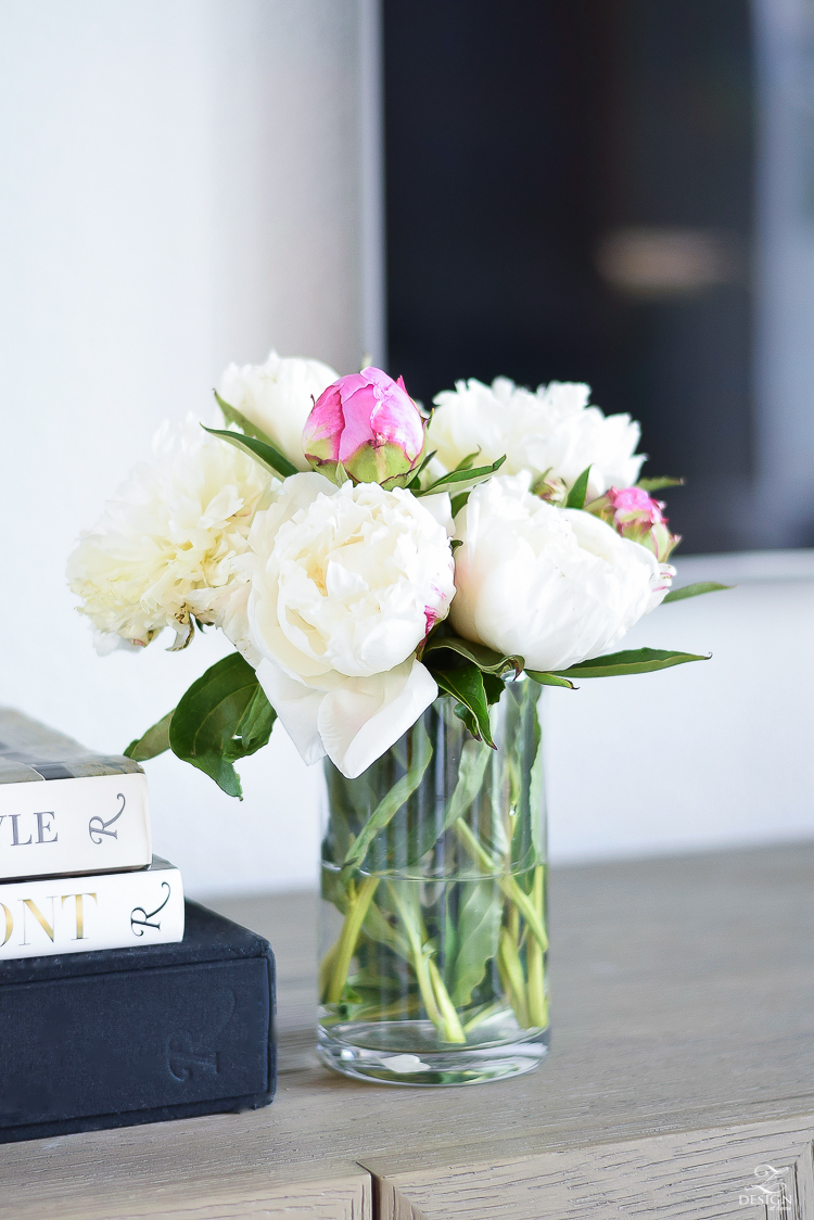 using white & pink peonies for summer decorating