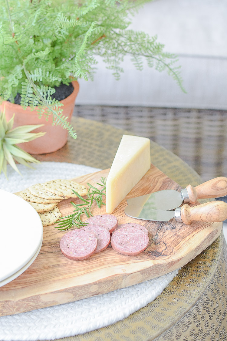 Sustainable cheeseboard, cheese utensils, outdoor items - reviews and sources