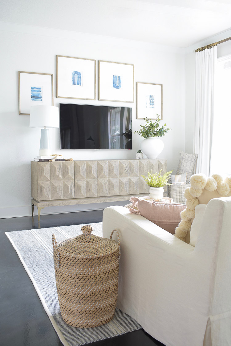 Summer Home Tour - TV Gallery Wall \ boho chic living room tour