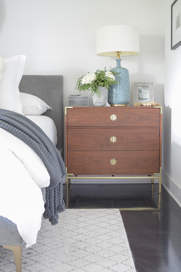 Fall Bedroom Tour - white fall flowers on nightstand 