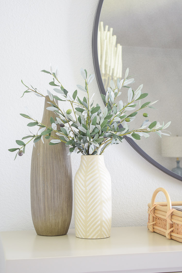 Fall bedroom tour - faux olive stems / bundle in modern vase