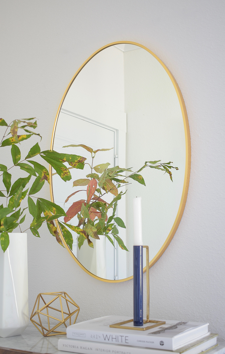 Chic modern styled fall entry - oval gold mirror 