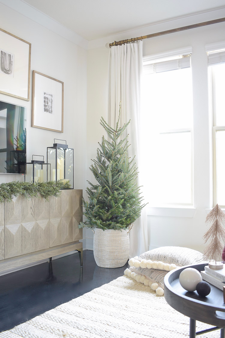 Black, white & gold modern Christmas living room tour