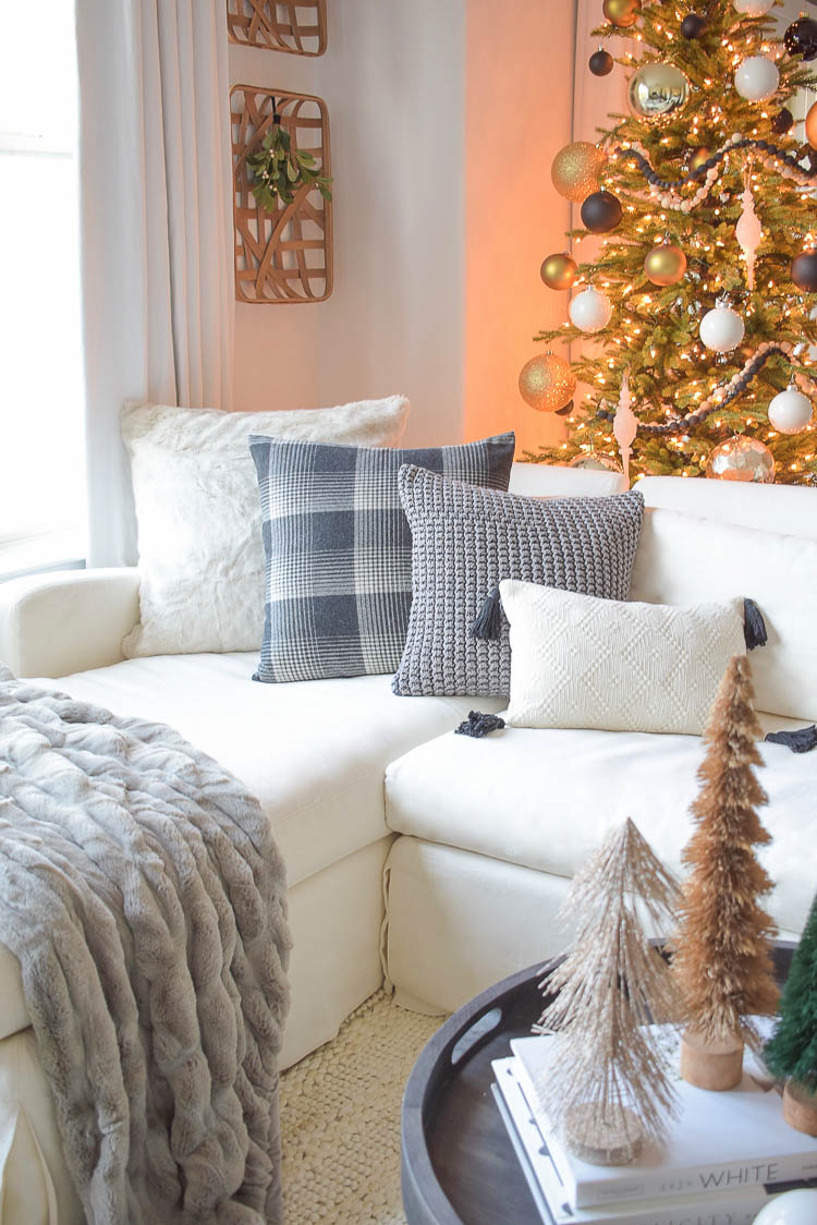 Black, White & Gold Christmas Living Room Tour 