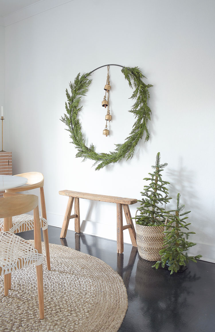 How to make a holiday circle wreath
