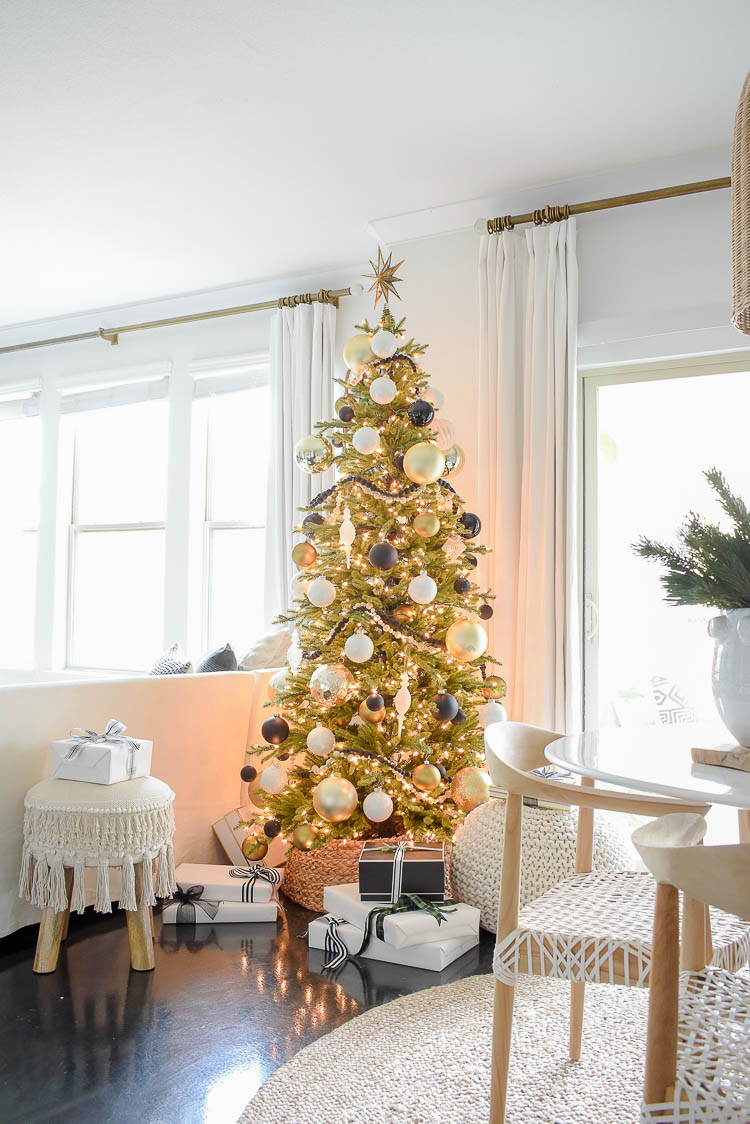 Black, White & Gold Christmas Tree - Modern Christmas Decorated Living Room