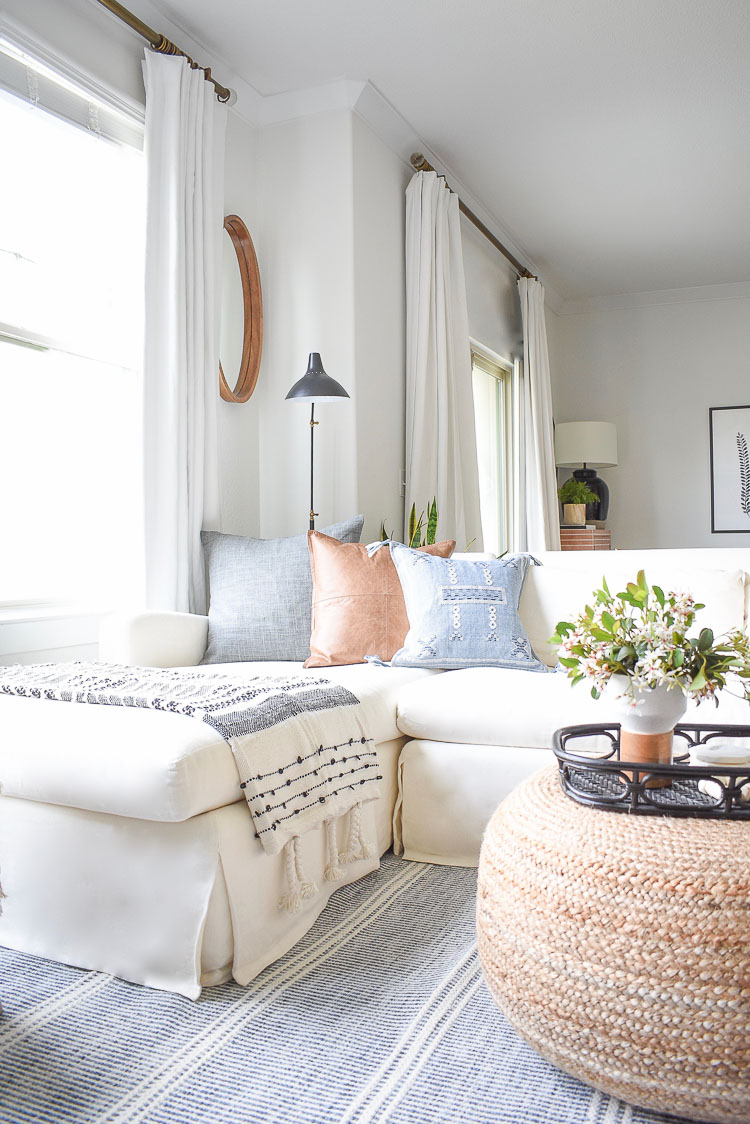 Boho chic living room tour - cozy leather, blue and gray Belgium linen spring pillows