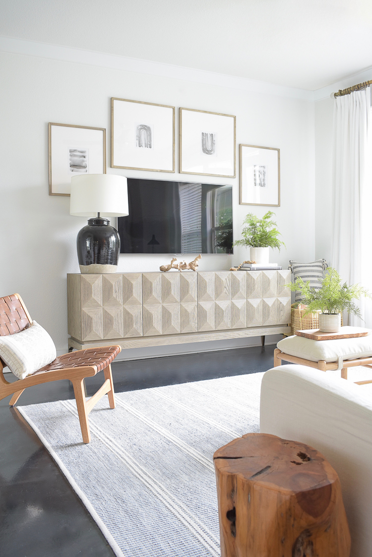 How to style a gallery around a tv - summer home tour