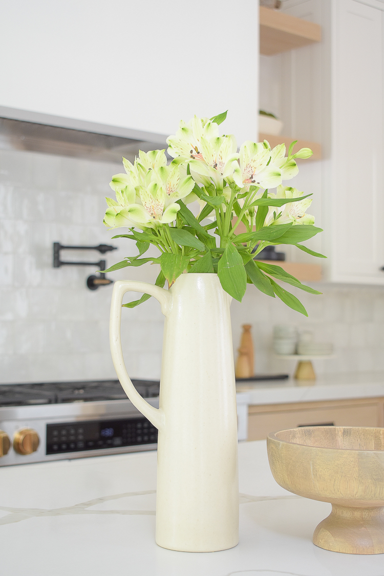 modern vase with alstroemeria white flowers 